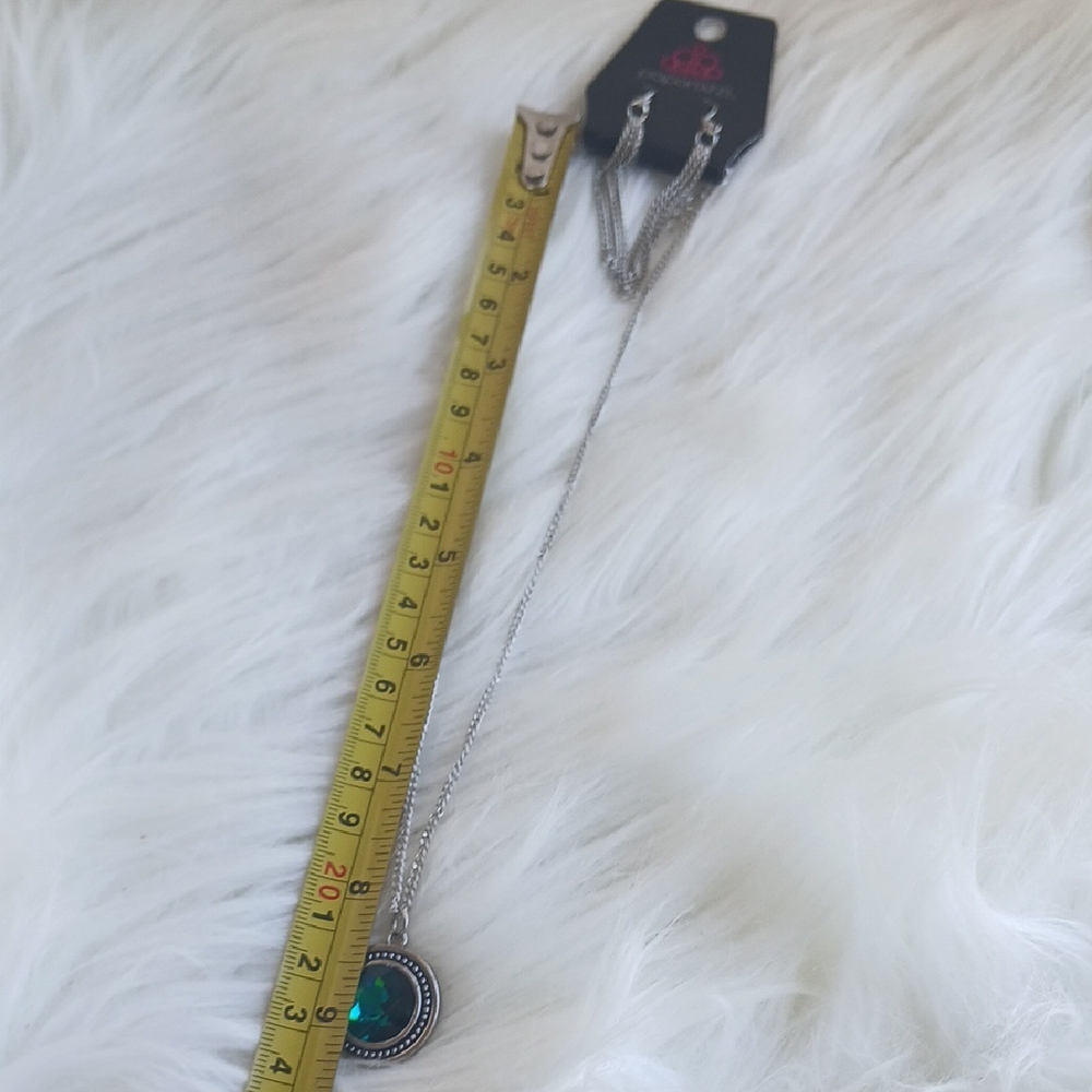 Paparazzi Silver Green Necklace with Elegant Pendant - Picture 6 of 6
